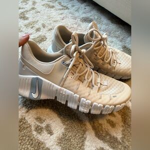 Nike Women’s Free Metcon 6 Sneakers size 9